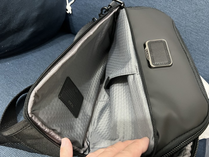 (全新正品)TUMI PLATOON SLING ALPHA BRAVO黑色單肩包